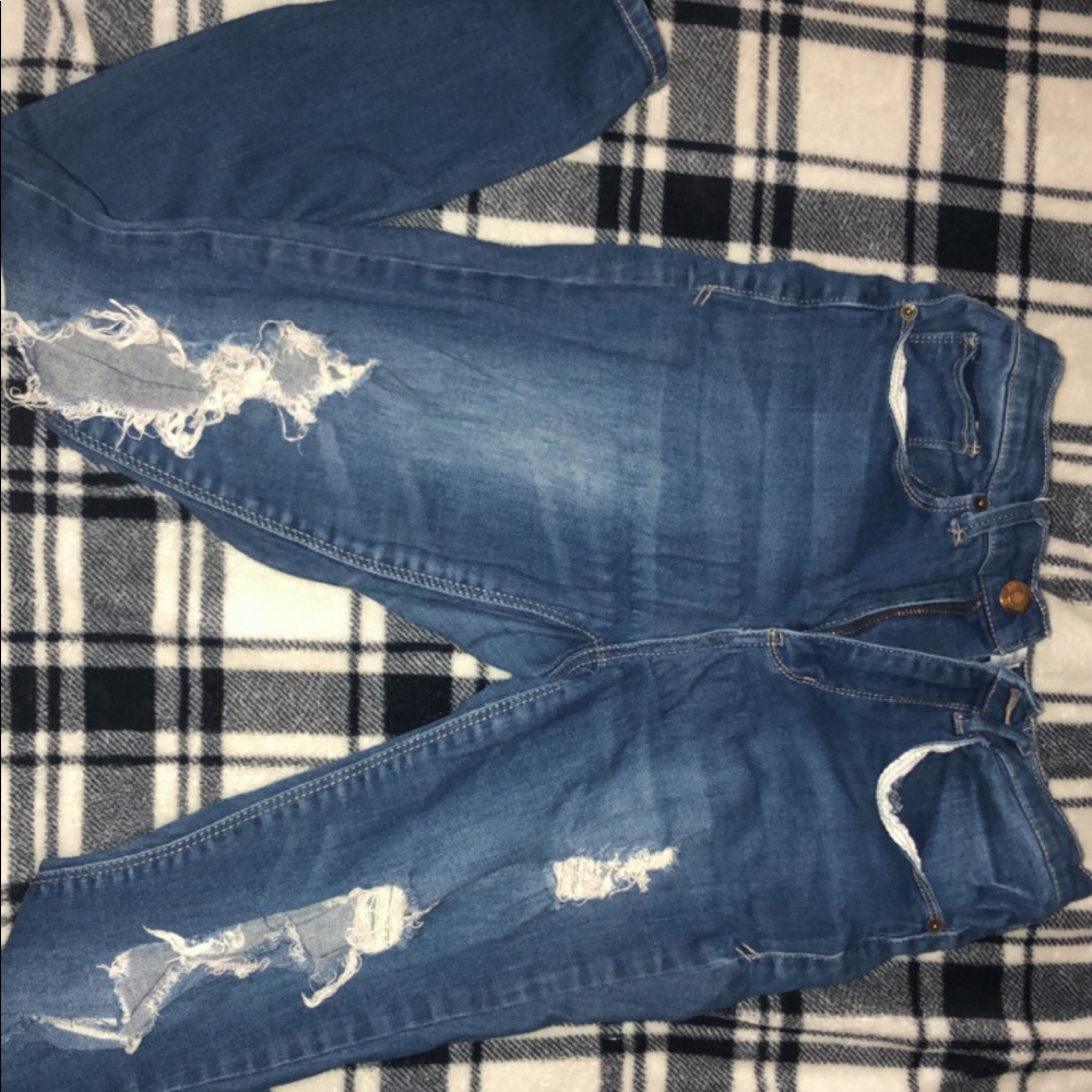 Distressed denim skinny jeans